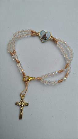 TERÇO DE PULSO CRISTAL 4 MM  COM ENTREMEIO CORAÇAO METAL RESINADO DOURADO