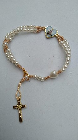 TERÇO DE PULSO PEROLA 4 MM  COM ENTREMEIO CORAÇAO METAL RESINADO DOURADO