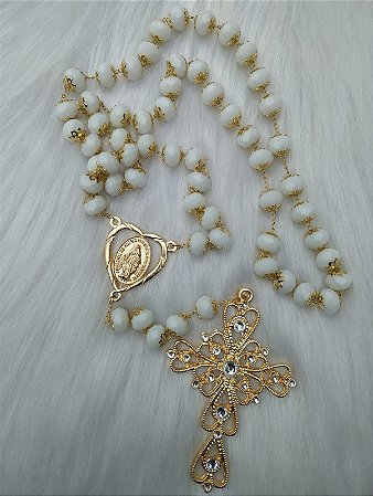 TERÇO NOIVA CRISTAL 10 MM DOURADO- TREVO CARAÇAO- BRANCO