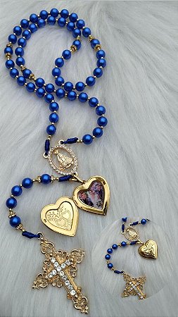 TERÇO NOIVA PEROLA 8MM DOURADO CORDAO-RELICARIO CORAÇAO- AZUL BIC
