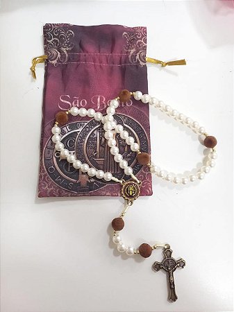 TERÇO SAQUINHO SAO BENTO PEROLA 8MM