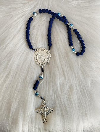 TERÇO VELUDO TREVO GRAÇAS PN MESCLADO CRUZ MD STRASS - AZUL