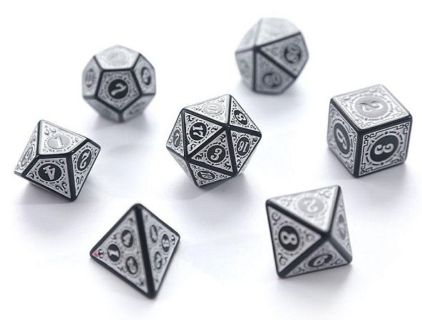 KIT 7 DADOS PARA RPG BRANCO COM ENTALHE PRETO