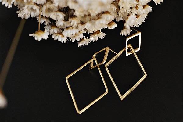 BRINCO FOLHEADO A OURO 18K LOSANGO