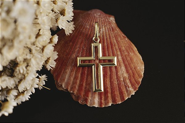 PINGENTE CRUCIFIXO VAZADO FOLHEADO A OURO 18K