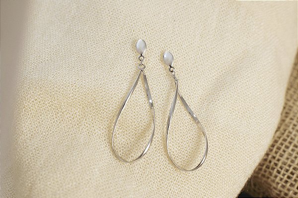 BRINCO GOTA PENDURADA DE AÇO