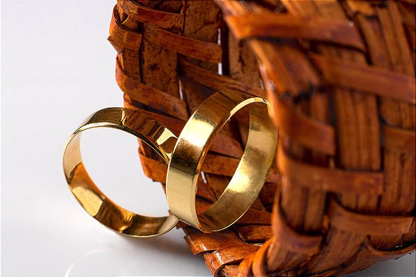 ALIANÇA DE OURO 18K RETA FACETADA 5MM