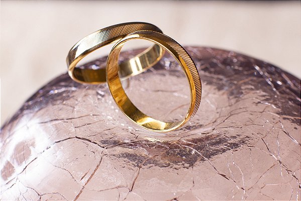 ALIANÇA DE OURO 18K RISCADINHA BODAS DE PRATA 4MM