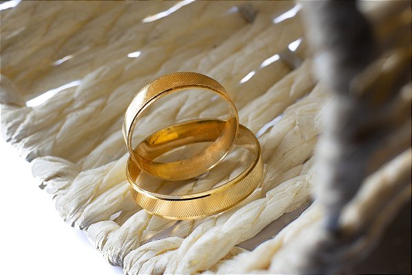 ALIANÇA DE OURO 18K RISCADINHA 4MM