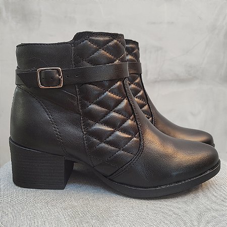 -       Bota Feminina Tarariras Couro Legítimo Cano Médio