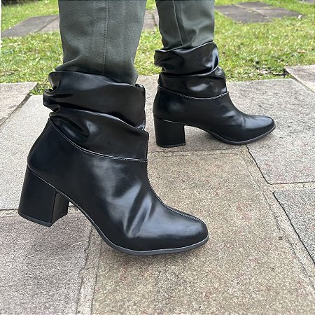 Bota Feminina Slouch Juli Salto Bloco Cano Médio Enrugada