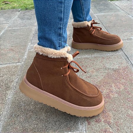 Bota Feminina Forrada Betren Camurça Australiana Cano Baixo