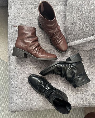 Bota Feminina Valencia Slouch Couro Salto Médio Bloco