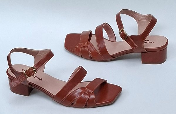 Sandália couro canela ,salto 3 ctms