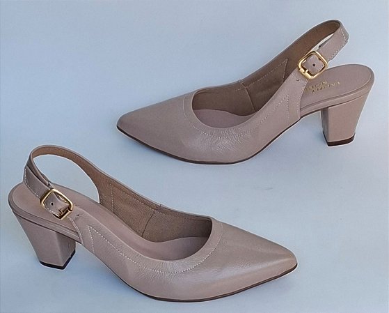 Modelo SILVANA, chanel em couro nude, salto bloco 6 ctms