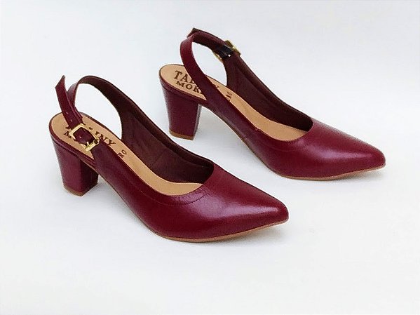 Modelo  SILVANA, chanel em  couro vinho, salto bloco 6 ctms