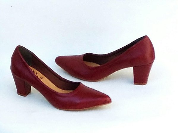 Modelo LORENA, Scarpin Fechado Couro vinho