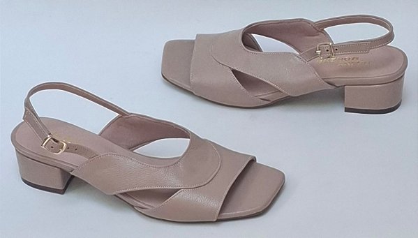 Sandália couro nude ,salto 3 ctms