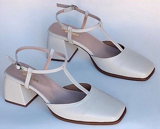 Sandália chanel couro off white