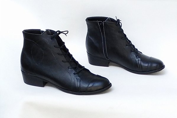 Bota Curta Montaria , couro preto com cadarço e fecho interno