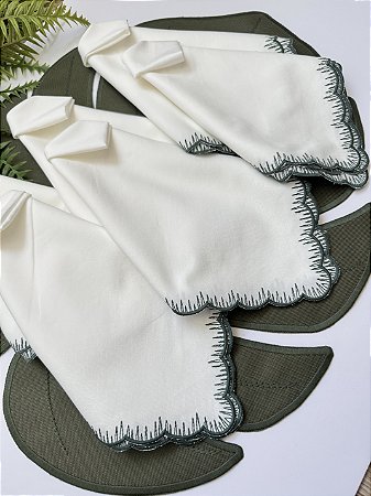 Kit 6 Guardanapos Off White Bordado Verde