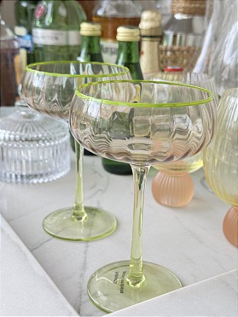 Taça Para Martini Ambâr Com Base Verde