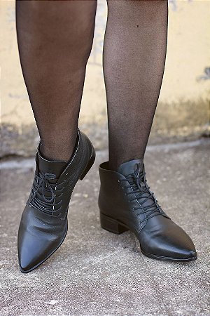 botas de couro bico fino