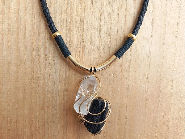 Colar curto um cordão de cristal e turmalina negra