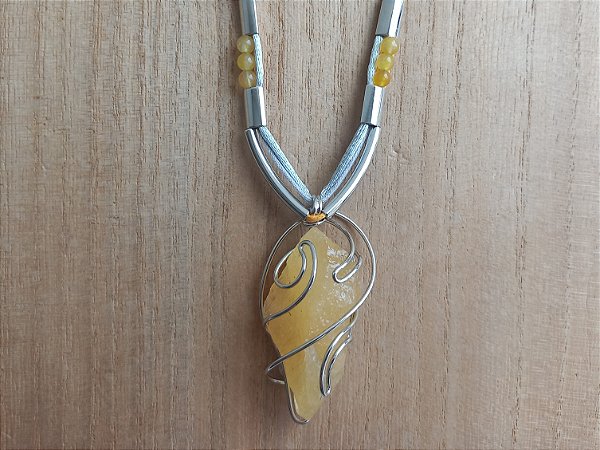 Colar regulável de calcita amarela