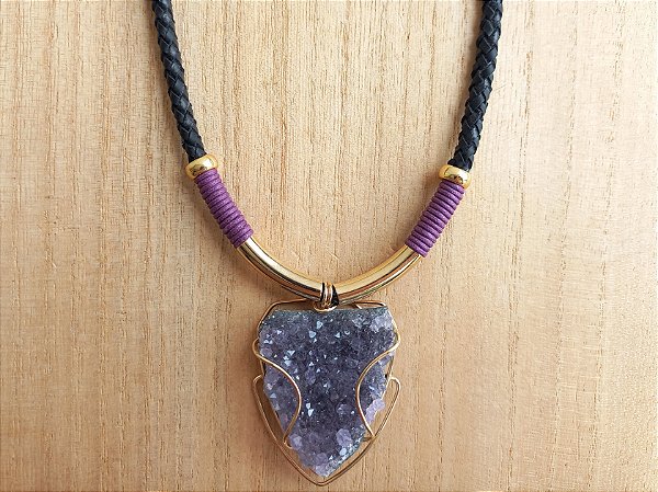 Colar curto um cordão de ametista
