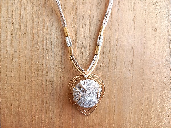 Colar regulável de rosa do deserto