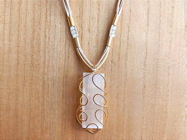 Colar regulável de selenita