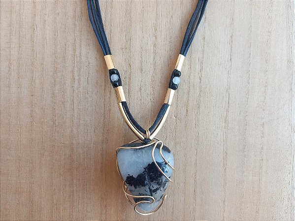 Colar regulável de quartzo com turmalina