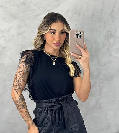 Regata de malha com renda