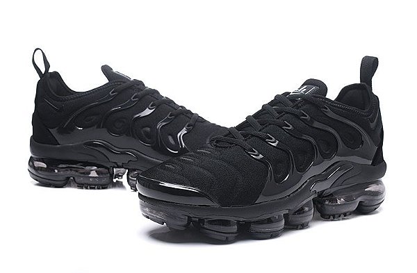 vapormax all black plus