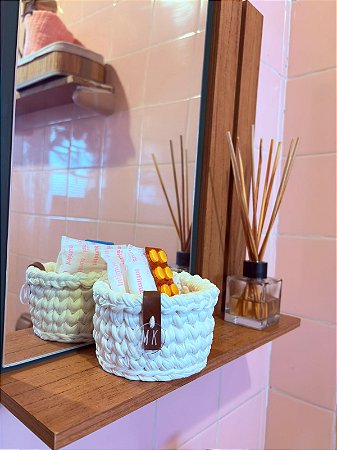 Cachepô branco pequeno crochê