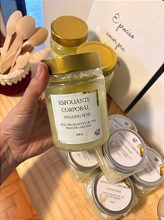 ÓLEO ESFOLIANTE CORPORAL ENGLISH PEAR 300G