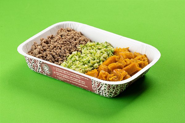 Carne moída refogada com falso arroz de brócolis e abóbora cabotiã assada 400g