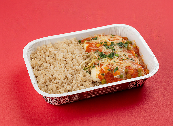 Filé de Saint Peter com molho de tomates frescos, ervilha, milho, requeijão light e arroz integral 400 gr