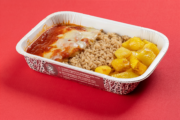 Filé de Frango à parmegiana com arroz integral e batata corada 400g