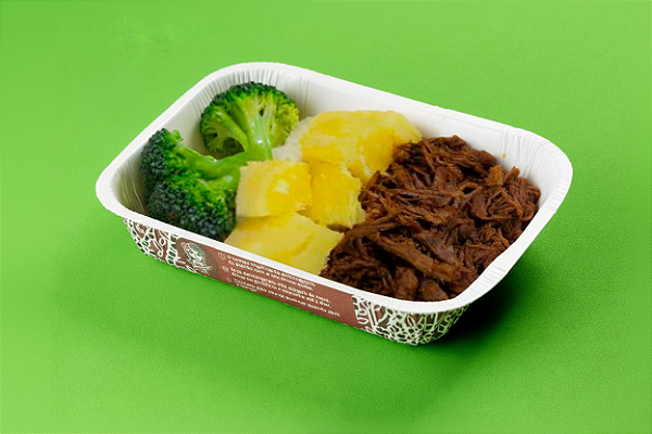 Patinho desfiado com mandioca cozida e brócolis 400g