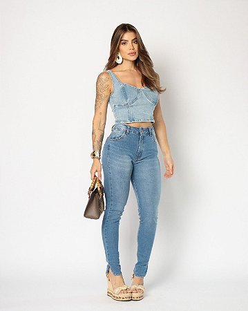 CALÇA JEANS SKINNY MODELAGEM TRADICIONAL ESTRAVAGANZZA | LAVAGEM CLARA