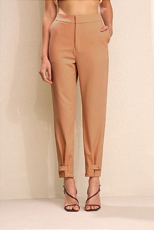 CALÇA FEMININA EM ALFAIATARIA COM PENCE NA FRENTE  YEXX