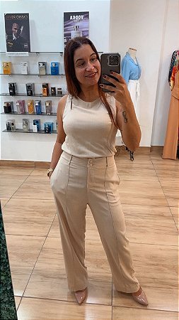 CONJUNTO BLUSA E CALÇA RETA NO TECIDO VISCOLINHO