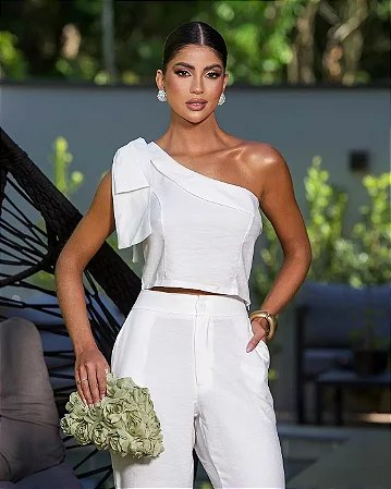 BLUSA DETALHE UM OMBRO SÓ EM ALFAIATARIA