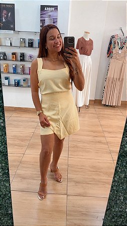 BLUSA ALÇA GROSSA EM ALFAIATARIA