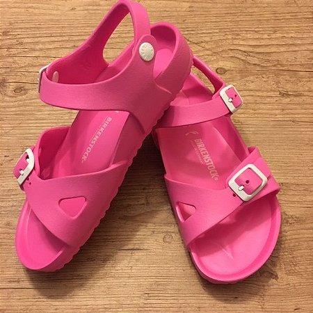 sandália de plástico