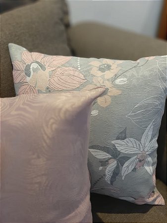 TRIO CAPAS DE ALMOFADAS JACQUARD E SUEDE ROSÊ GOLD COM FLORAL CINZA