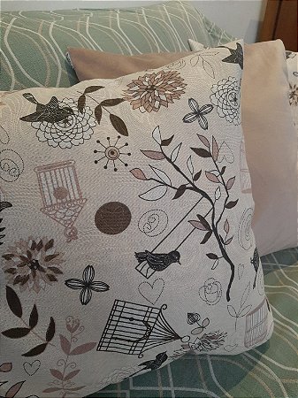 TRIO CAPAS DE ALMOFADAS JACQUARD E SUEDE ROSÊ COM ESTAMPA DE PÁSSAROS