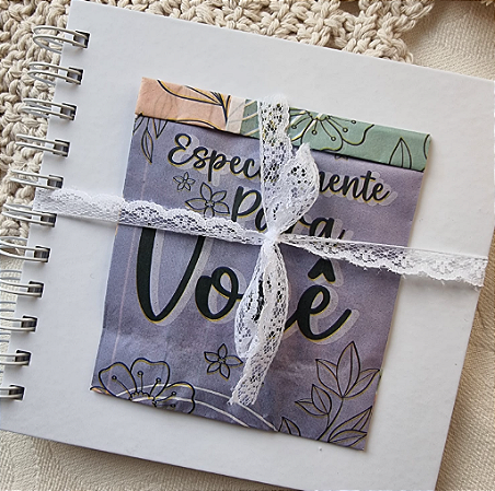 Caderno para Colagem tamanho 15x15cm  Papel Retrô